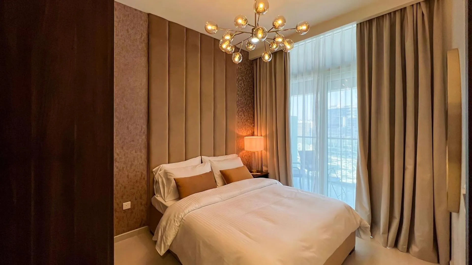 Keyrock Living - Chic Reva 1Br With Pool Access Apartment Dubai